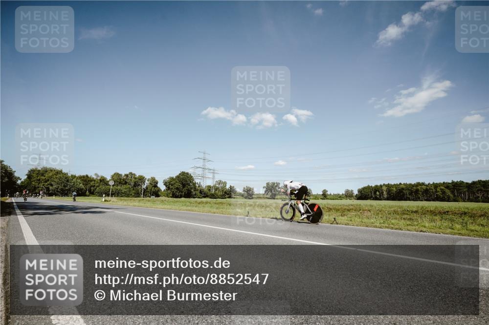 07.09.2025 - 19. Norderstedt Triathlon Michael Burmester http://msf.ph/oto/8852547 07.09.2025 14:36:09 Radfahren 1406 meine-sportfotos.de