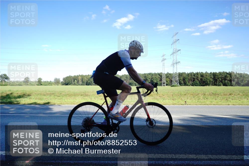 07.09.2025 - 19. Norderstedt Triathlon Michael Burmester http://msf.ph/oto/8852553 07.09.2025 15:53:31 Radfahren 505, 864, 953, 1400 meine-sportfotos.de