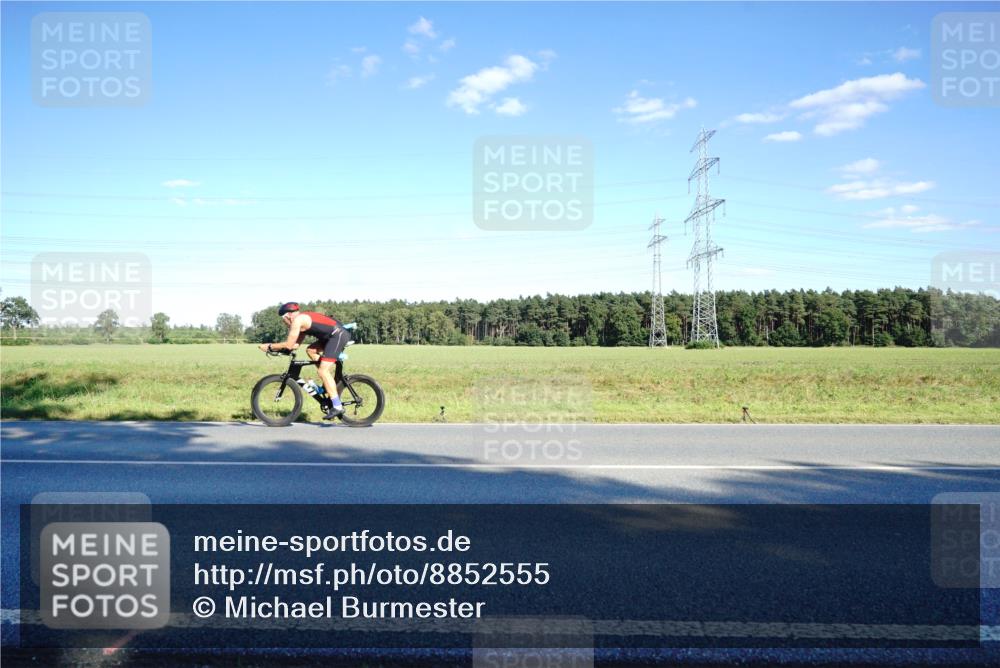 07.09.2025 - 19. Norderstedt Triathlon Michael Burmester http://msf.ph/oto/8852555 07.09.2025 15:53:37 Radfahren 519 meine-sportfotos.de