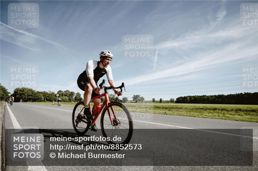 07.09.2025 - 19. Norderstedt Triathlon Michael Burmester http://msf.ph/oto/8852573 07.09.2025 11:36:36 Radfahren 826, 849, 1206 meine-sportfotos.de