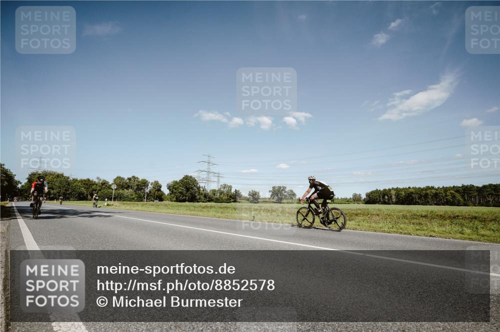 07.09.2025 - 19. Norderstedt Triathlon Michael Burmester http://msf.ph/oto/8852578 07.09.2025 14:36:36 Radfahren 970 meine-sportfotos.de