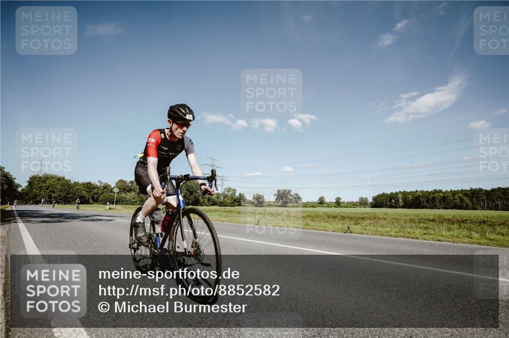 07.09.2025 - 19. Norderstedt Triathlon Michael Burmester http://msf.ph/oto/8852582 07.09.2025 14:36:37 Radfahren 970 meine-sportfotos.de