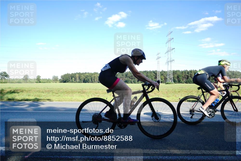 07.09.2025 - 19. Norderstedt Triathlon Michael Burmester http://msf.ph/oto/8852588 07.09.2025 15:53:51 Radfahren 493, 507, 542, 889, 931, 952, 955, 1053, 1072, 1091, 1427, 1553, 1577 meine-sportfotos.de