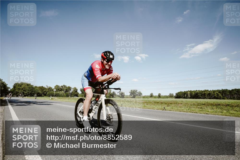 07.09.2025 - 19. Norderstedt Triathlon Michael Burmester http://msf.ph/oto/8852589 07.09.2025 14:36:45 Radfahren 1019 meine-sportfotos.de