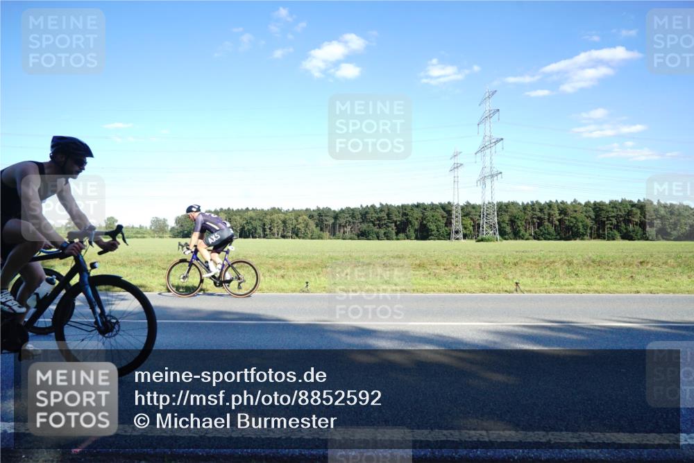 07.09.2025 - 19. Norderstedt Triathlon Michael Burmester http://msf.ph/oto/8852592 07.09.2025 15:53:52 Radfahren 493, 542, 889, 931, 952, 955, 1053, 1072, 1091, 1427, 1553, 1577 meine-sportfotos.de