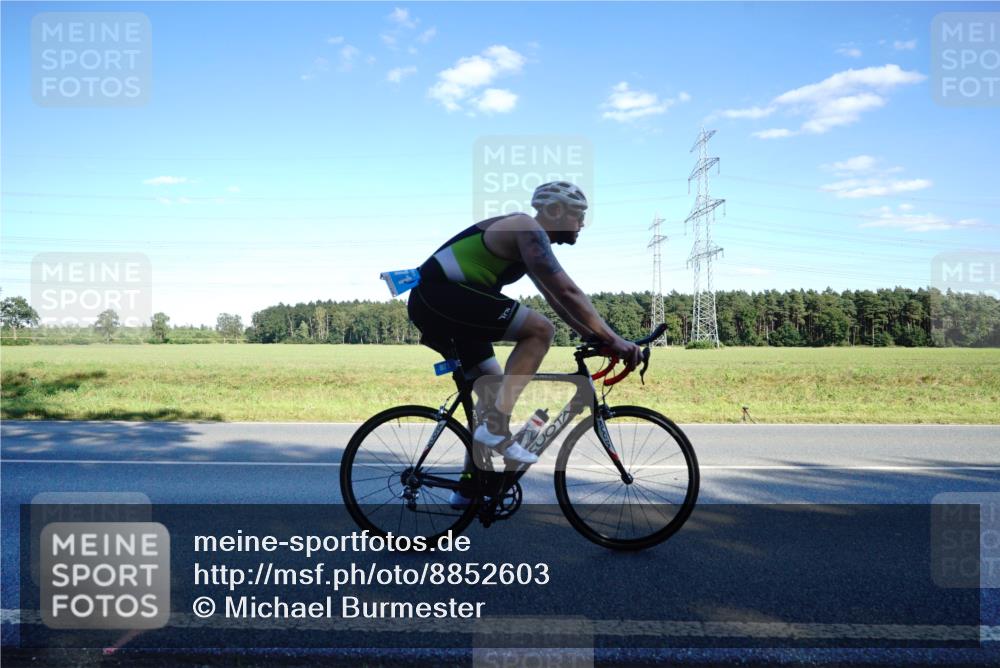 07.09.2025 - 19. Norderstedt Triathlon Michael Burmester http://msf.ph/oto/8852603 07.09.2025 15:53:58 Radfahren 871, 873, 1083, 1554, 1619 meine-sportfotos.de