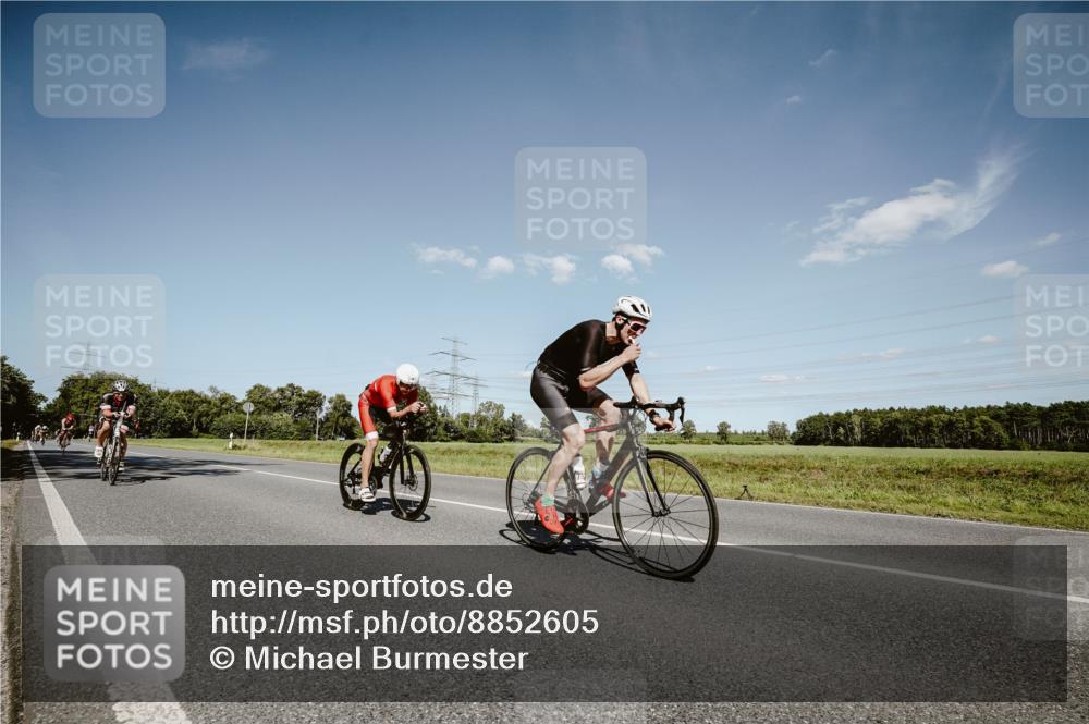 07.09.2025 - 19. Norderstedt Triathlon Michael Burmester http://msf.ph/oto/8852605 07.09.2025 14:36:58 Radfahren 445, 457, 879, 908, 977 meine-sportfotos.de
