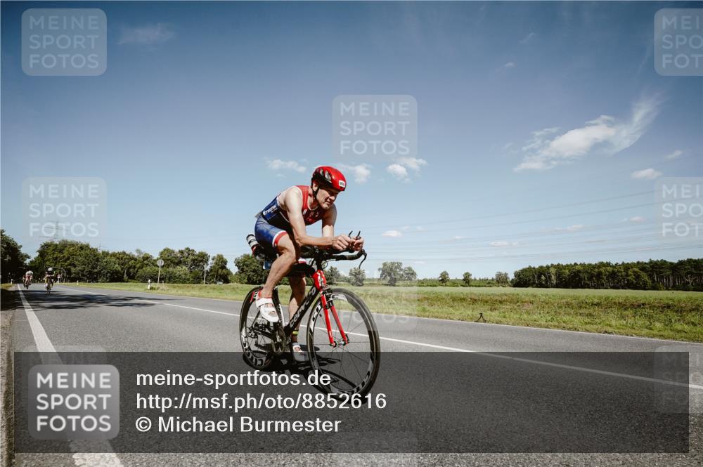 07.09.2025 - 19. Norderstedt Triathlon Michael Burmester http://msf.ph/oto/8852616 07.09.2025 14:37:01 Radfahren 445, 879, 908, 977, 1481 meine-sportfotos.de