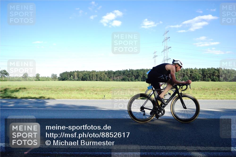 07.09.2025 - 19. Norderstedt Triathlon Michael Burmester http://msf.ph/oto/8852617 07.09.2025 15:54:04 Radfahren 432, 461, 534, 547, 549, 949, 1104, 1410, 1554, 1569 meine-sportfotos.de