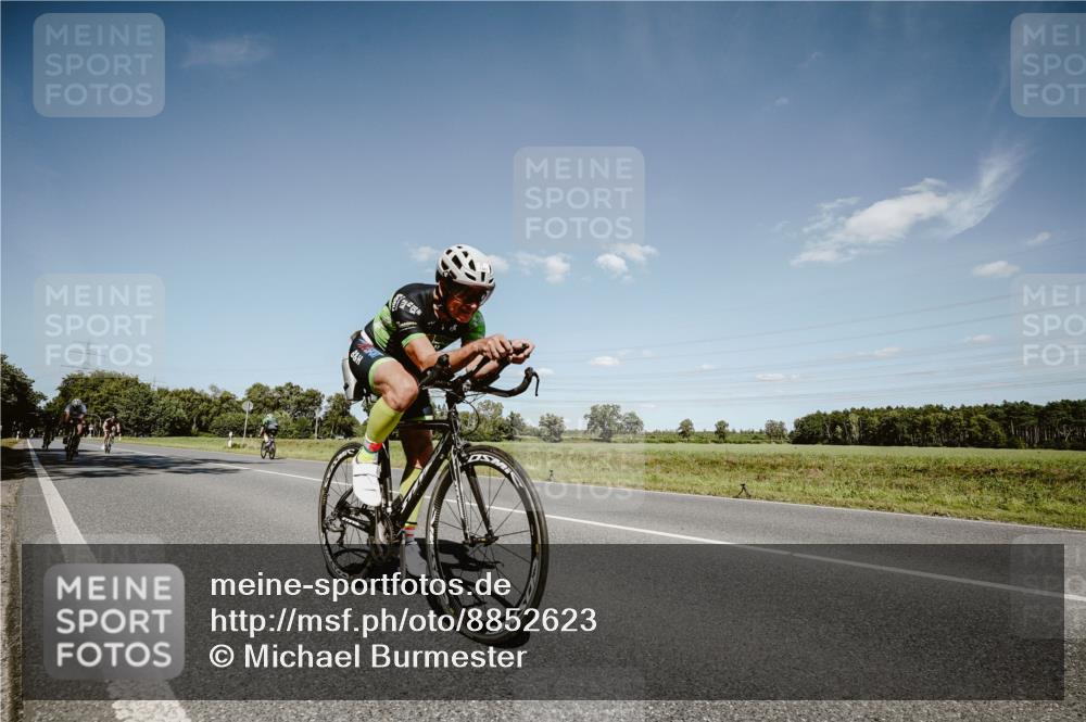 07.09.2025 - 19. Norderstedt Triathlon Michael Burmester http://msf.ph/oto/8852623 07.09.2025 14:37:04 Radfahren 908, 979, 1431, 1481 meine-sportfotos.de