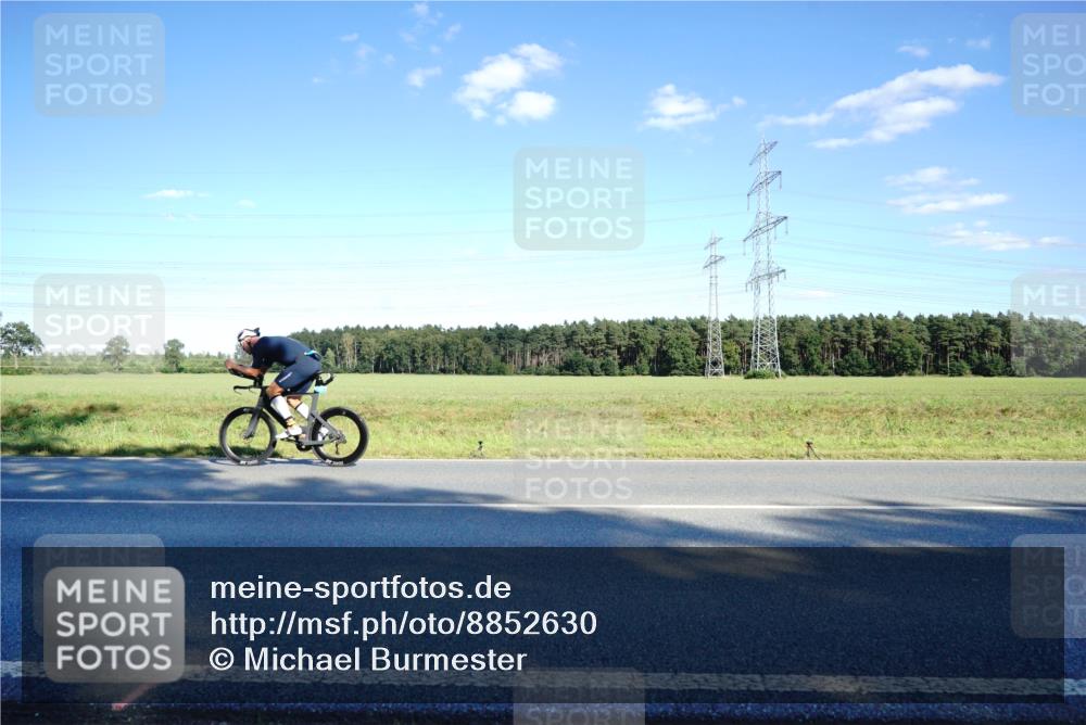 07.09.2025 - 19. Norderstedt Triathlon Michael Burmester http://msf.ph/oto/8852630 07.09.2025 15:54:10 Radfahren 1046, 1411, 1561 meine-sportfotos.de