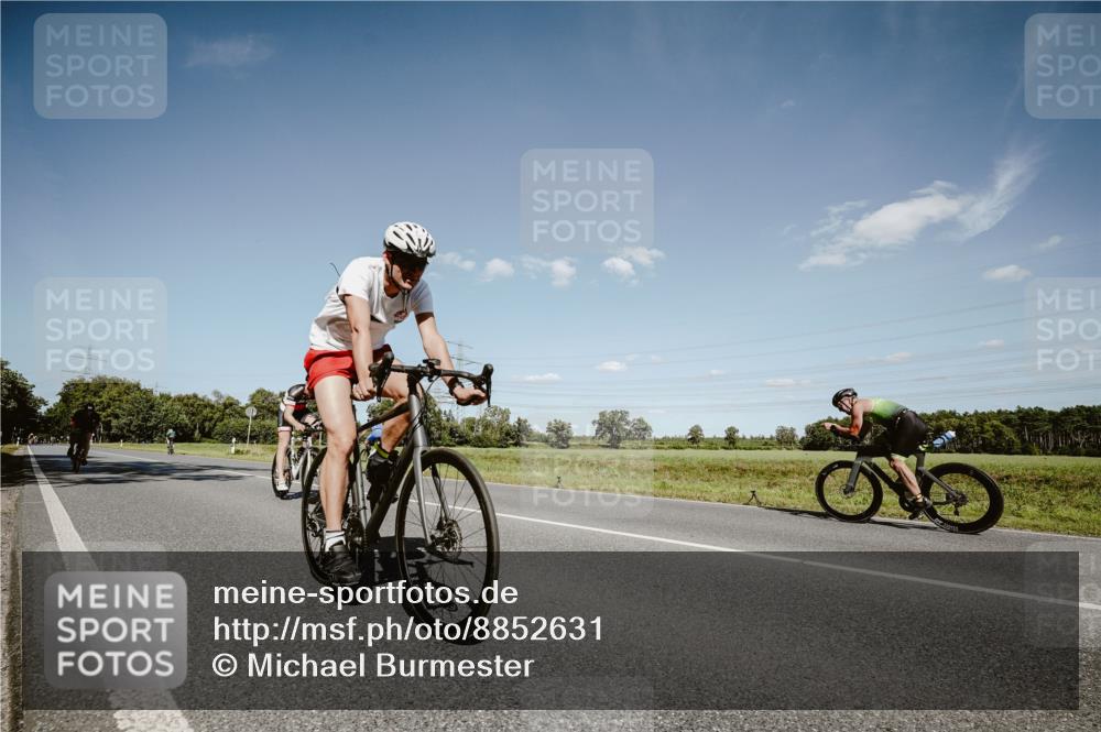 07.09.2025 - 19. Norderstedt Triathlon Michael Burmester http://msf.ph/oto/8852631 07.09.2025 14:37:06 Radfahren 979, 1430, 1431, 1481 meine-sportfotos.de