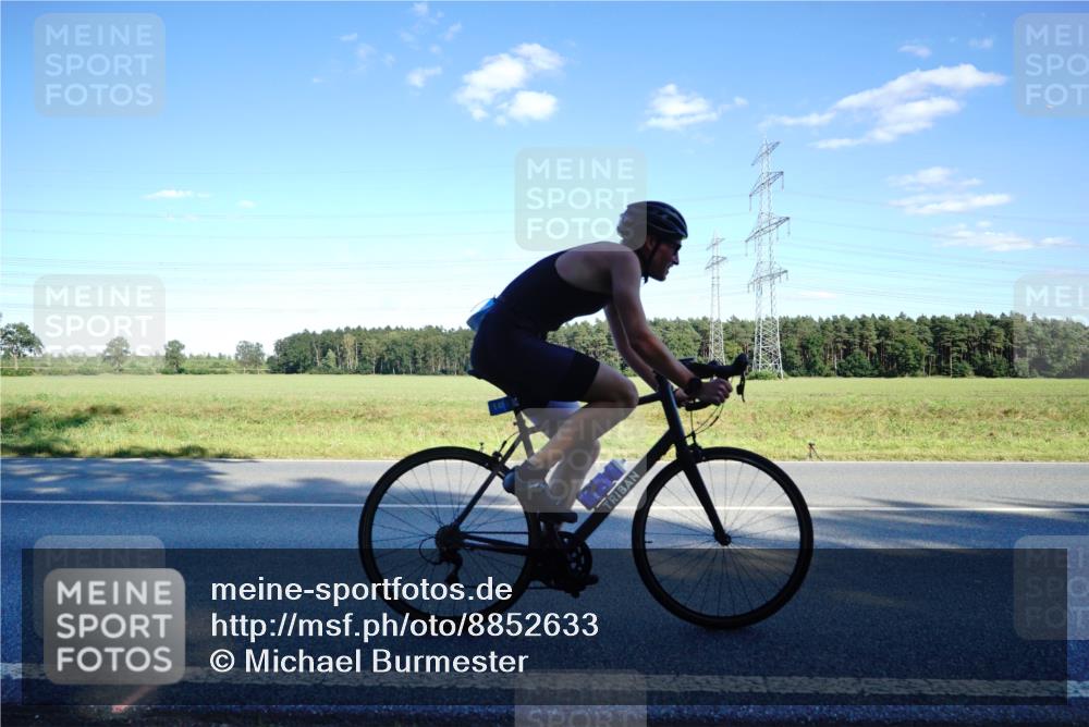 07.09.2025 - 19. Norderstedt Triathlon Michael Burmester http://msf.ph/oto/8852633 07.09.2025 15:54:11 Radfahren 544, 1046, 1411, 1561 meine-sportfotos.de