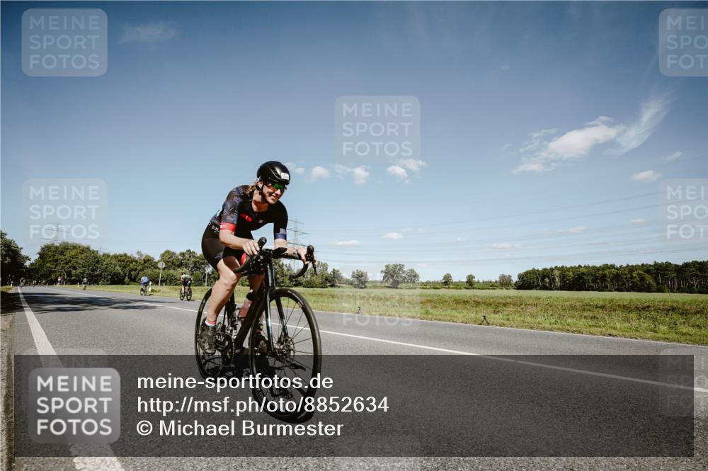 07.09.2025 - 19. Norderstedt Triathlon Michael Burmester http://msf.ph/oto/8852634 07.09.2025 14:37:08 Radfahren 979, 1430, 1431 meine-sportfotos.de