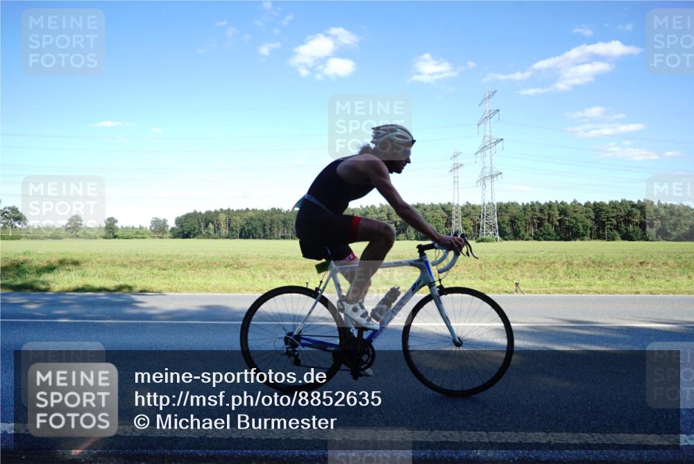 07.09.2025 - 19. Norderstedt Triathlon Michael Burmester http://msf.ph/oto/8852635 07.09.2025 15:54:12 Radfahren 544, 1411, 1561, 1592 meine-sportfotos.de