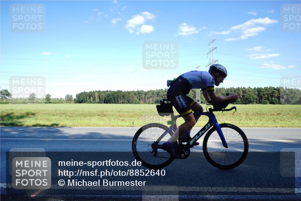 07.09.2025 - 19. Norderstedt Triathlon Michael Burmester http://msf.ph/oto/8852640 07.09.2025 15:54:14 Radfahren 544, 1411, 1561, 1592 meine-sportfotos.de