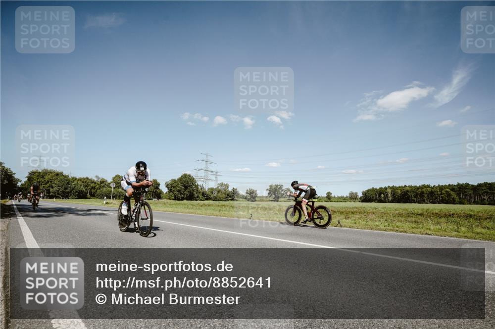 07.09.2025 - 19. Norderstedt Triathlon Michael Burmester http://msf.ph/oto/8852641 07.09.2025 14:37:19 Radfahren 363, 1456, 1471, 1489 meine-sportfotos.de