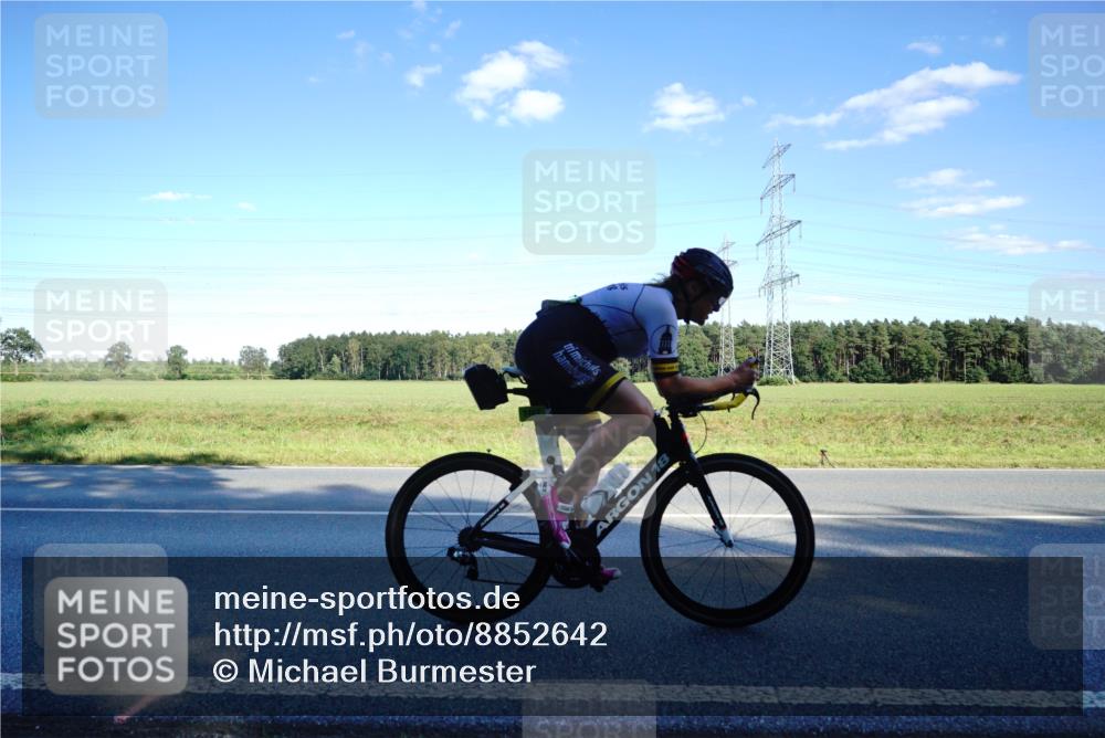 07.09.2025 - 19. Norderstedt Triathlon Michael Burmester http://msf.ph/oto/8852642 07.09.2025 15:54:17 Radfahren 544, 1107, 1592 meine-sportfotos.de