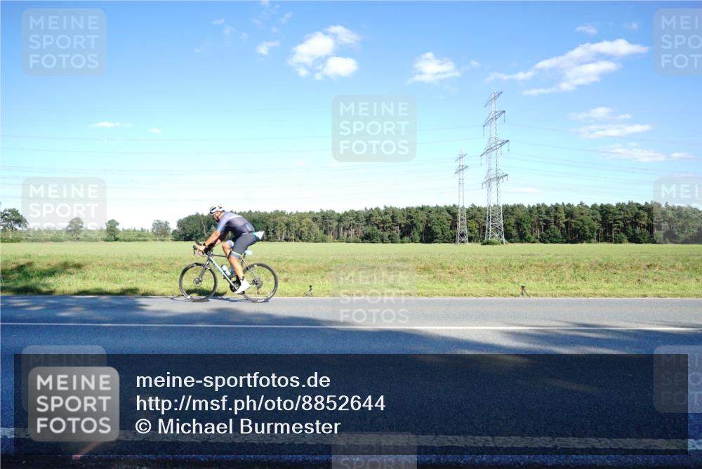 07.09.2025 - 19. Norderstedt Triathlon Michael Burmester http://msf.ph/oto/8852644 07.09.2025 15:54:19 Radfahren 1107, 1618 meine-sportfotos.de