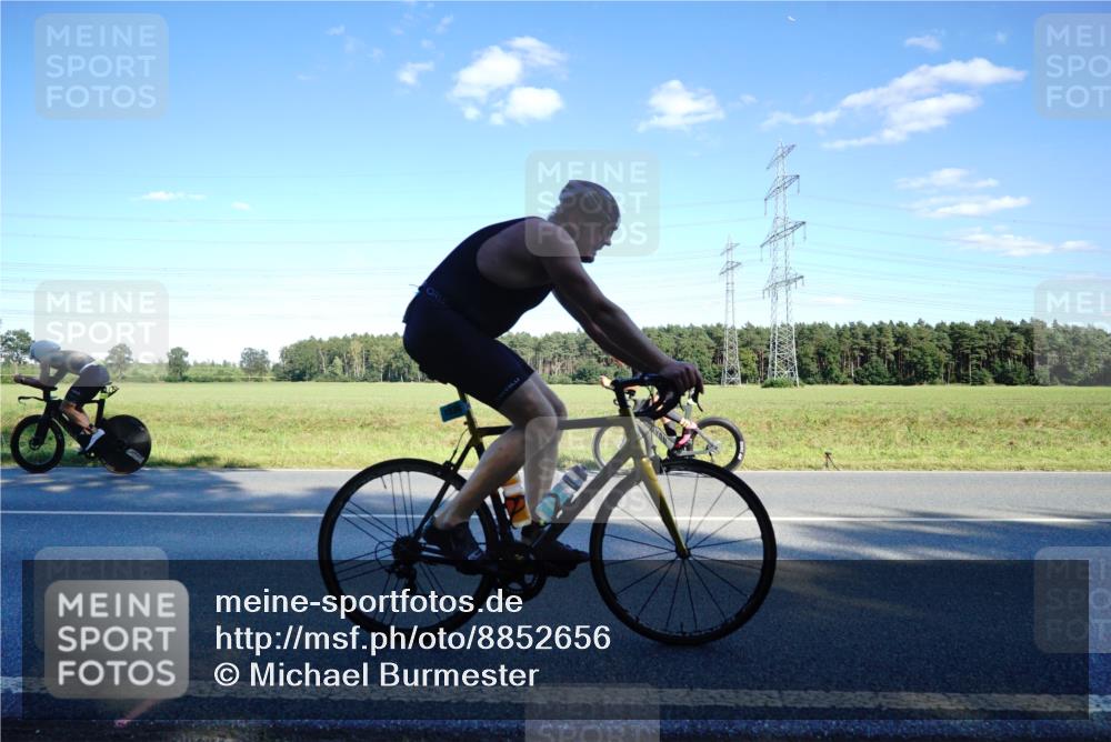 07.09.2025 - 19. Norderstedt Triathlon Michael Burmester http://msf.ph/oto/8852656 07.09.2025 15:54:26 Radfahren 902, 1460, 1534 meine-sportfotos.de
