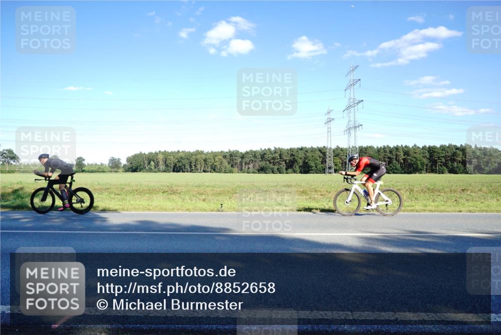 07.09.2025 - 19. Norderstedt Triathlon Michael Burmester http://msf.ph/oto/8852658 07.09.2025 15:54:26 Radfahren 902, 1460, 1534 meine-sportfotos.de
