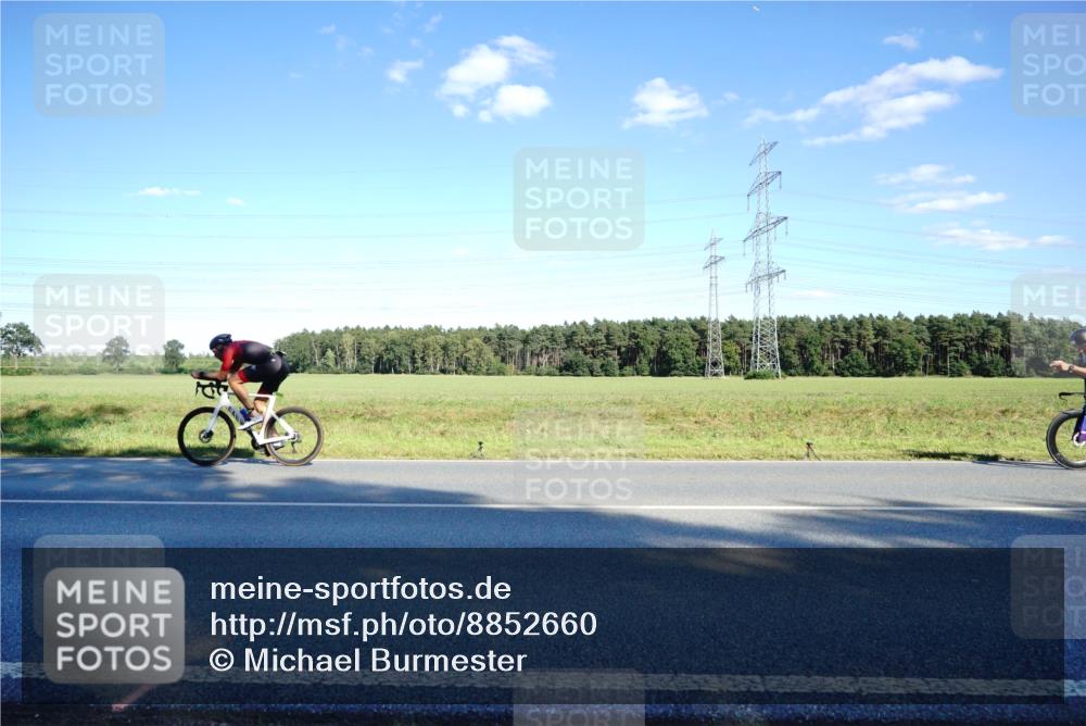 07.09.2025 - 19. Norderstedt Triathlon Michael Burmester http://msf.ph/oto/8852660 07.09.2025 15:54:27 Radfahren 902, 1443, 1460, 1534 meine-sportfotos.de
