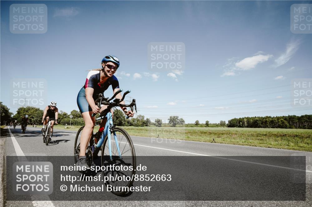07.09.2025 - 19. Norderstedt Triathlon Michael Burmester http://msf.ph/oto/8852663 07.09.2025 14:37:25 Radfahren 469, 472, 475, 1453, 1469, 1470, 1489 meine-sportfotos.de