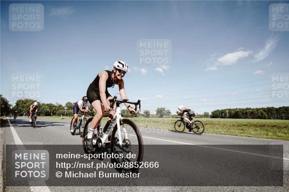 07.09.2025 - 19. Norderstedt Triathlon Michael Burmester http://msf.ph/oto/8852666 07.09.2025 14:37:26 Radfahren 469, 472, 475, 1453, 1469, 1470 meine-sportfotos.de