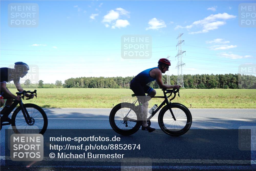 07.09.2025 - 19. Norderstedt Triathlon Michael Burmester http://msf.ph/oto/8852674 07.09.2025 15:54:32 Radfahren 521, 546, 903, 1443, 1630 meine-sportfotos.de