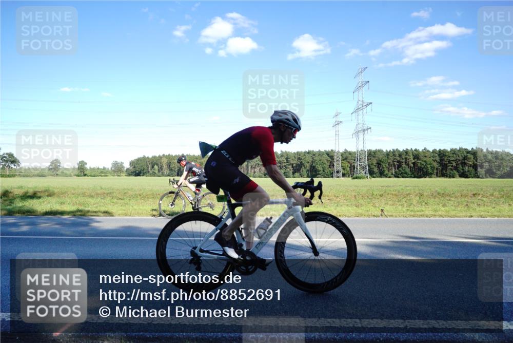 07.09.2025 - 19. Norderstedt Triathlon Michael Burmester http://msf.ph/oto/8852691 07.09.2025 15:54:43 Radfahren 1061 meine-sportfotos.de
