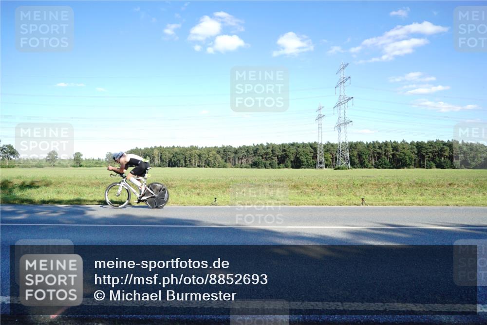 07.09.2025 - 19. Norderstedt Triathlon Michael Burmester http://msf.ph/oto/8852693 07.09.2025 15:54:44 Radfahren 1061 meine-sportfotos.de