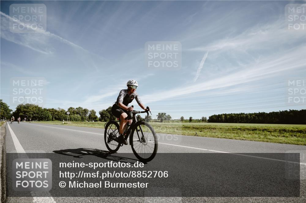 07.09.2025 - 19. Norderstedt Triathlon Michael Burmester http://msf.ph/oto/8852706 07.09.2025 11:38:29 Radfahren 184, 719, 720 meine-sportfotos.de