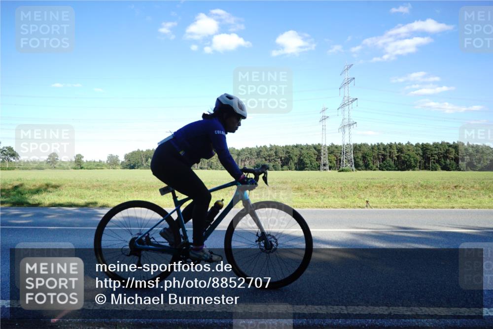 07.09.2025 - 19. Norderstedt Triathlon Michael Burmester http://msf.ph/oto/8852707 07.09.2025 15:54:55 Radfahren 954, 1528, 1539 meine-sportfotos.de