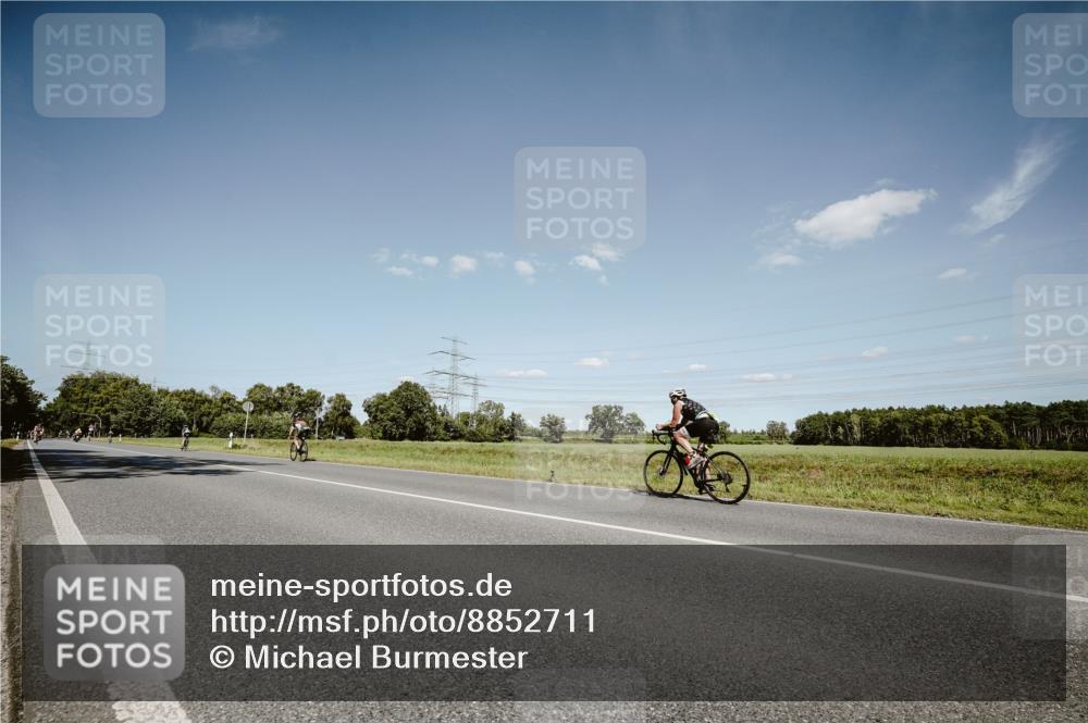 07.09.2025 - 19. Norderstedt Triathlon Michael Burmester http://msf.ph/oto/8852711 07.09.2025 14:37:44 Radfahren 443 meine-sportfotos.de