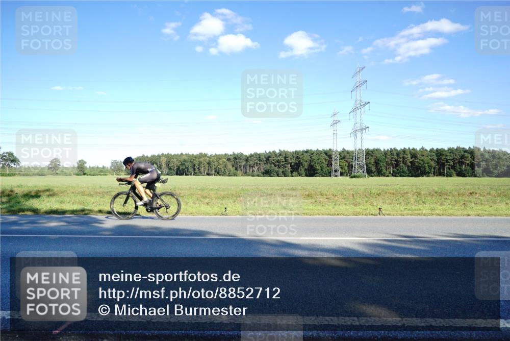 07.09.2025 - 19. Norderstedt Triathlon Michael Burmester http://msf.ph/oto/8852712 07.09.2025 15:54:59 Radfahren 954, 1528, 1539 meine-sportfotos.de