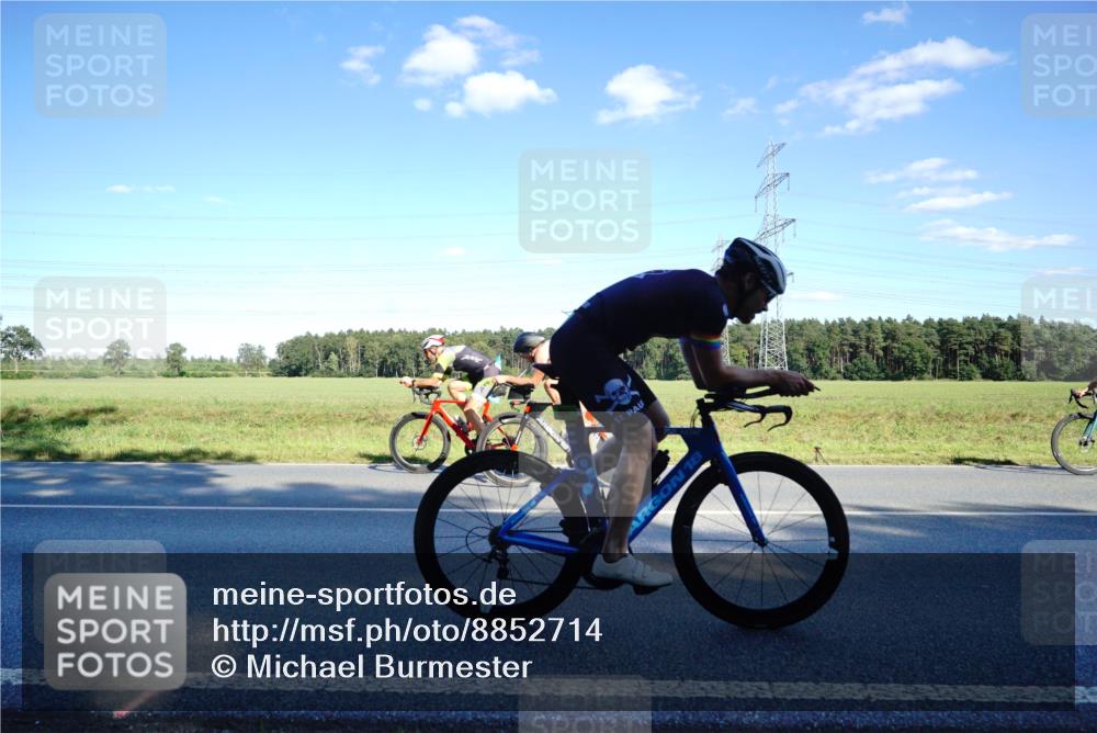 07.09.2025 - 19. Norderstedt Triathlon Michael Burmester http://msf.ph/oto/8852714 07.09.2025 15:55:03 Radfahren 490 meine-sportfotos.de
