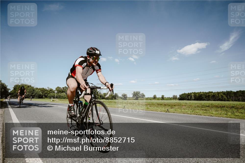 07.09.2025 - 19. Norderstedt Triathlon Michael Burmester http://msf.ph/oto/8852715 07.09.2025 14:37:50 Radfahren 863, 888 meine-sportfotos.de