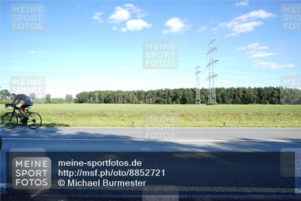 07.09.2025 - 19. Norderstedt Triathlon Michael Burmester http://msf.ph/oto/8852721 07.09.2025 15:55:07 Radfahren 490, 548, 1086, 1631 meine-sportfotos.de