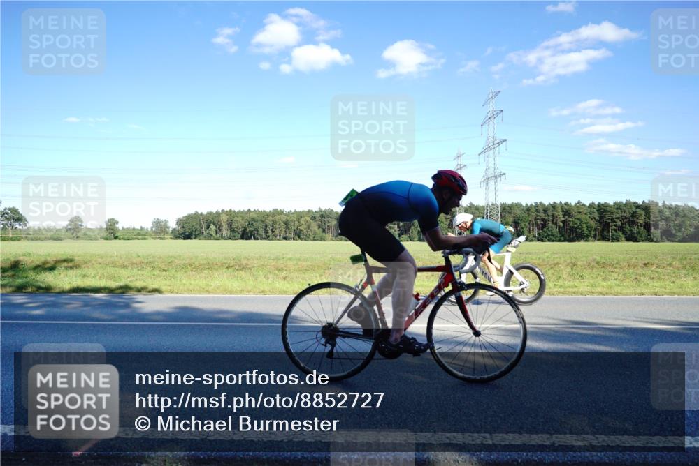 07.09.2025 - 19. Norderstedt Triathlon Michael Burmester http://msf.ph/oto/8852727 07.09.2025 15:55:09 Radfahren 548, 1086, 1631 meine-sportfotos.de