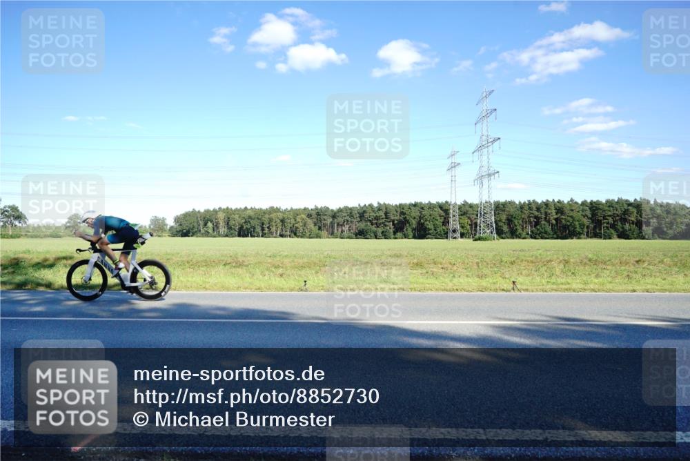 07.09.2025 - 19. Norderstedt Triathlon Michael Burmester http://msf.ph/oto/8852730 07.09.2025 15:55:10 Radfahren 548, 937, 1086, 1631 meine-sportfotos.de