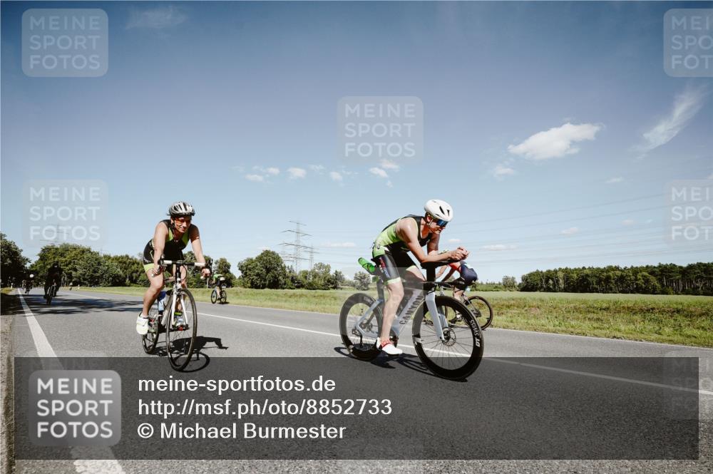07.09.2025 - 19. Norderstedt Triathlon Michael Burmester http://msf.ph/oto/8852733 07.09.2025 14:37:59 Radfahren 399, 972, 993, 1401, 1422 meine-sportfotos.de
