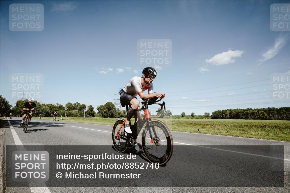 07.09.2025 - 19. Norderstedt Triathlon Michael Burmester http://msf.ph/oto/8852740 07.09.2025 14:38:02 Radfahren 399, 972, 1401, 1422 meine-sportfotos.de