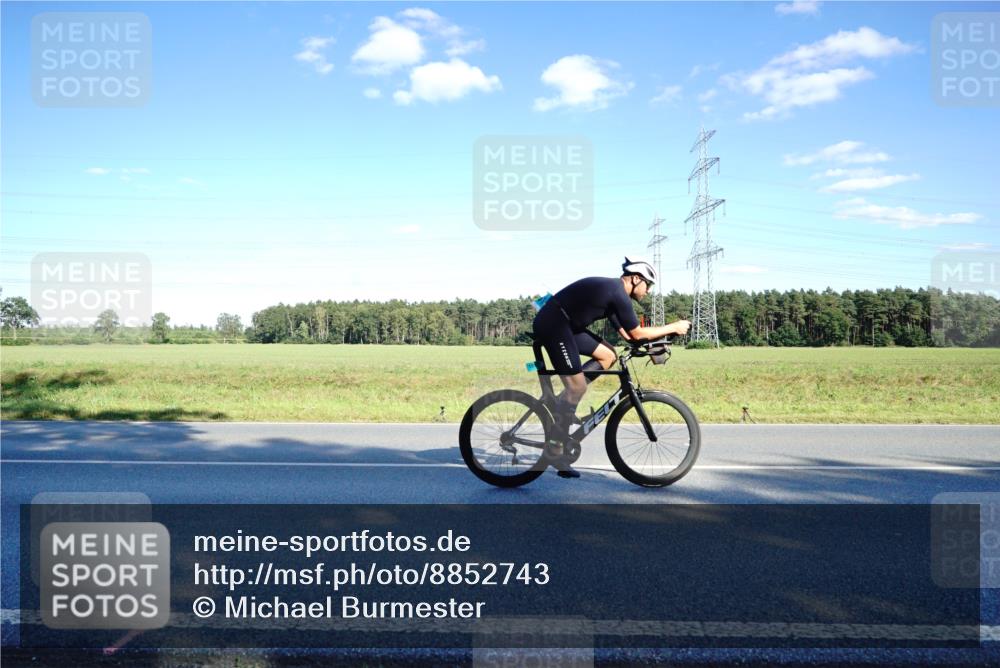 07.09.2025 - 19. Norderstedt Triathlon Michael Burmester http://msf.ph/oto/8852743 07.09.2025 15:55:15 Radfahren 937, 1512, 1549, 1550, 1564, 1581 meine-sportfotos.de