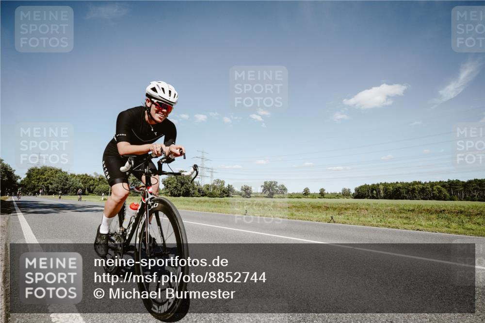 07.09.2025 - 19. Norderstedt Triathlon Michael Burmester http://msf.ph/oto/8852744 07.09.2025 14:38:03 Radfahren 399, 972, 1401 meine-sportfotos.de