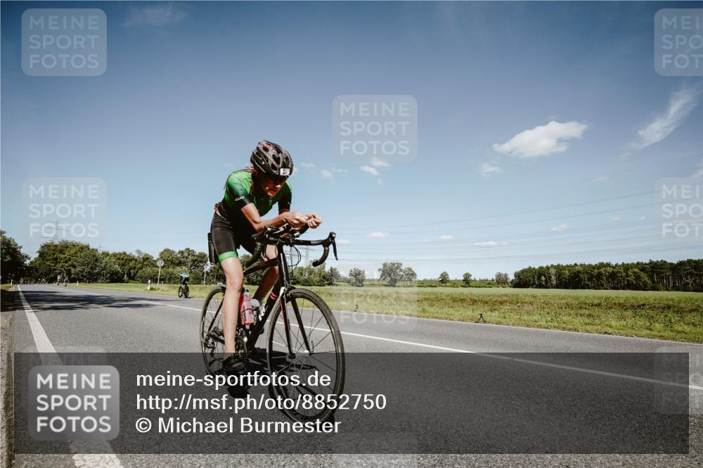 07.09.2025 - 19. Norderstedt Triathlon Michael Burmester http://msf.ph/oto/8852750 07.09.2025 14:38:07 Radfahren 467 meine-sportfotos.de