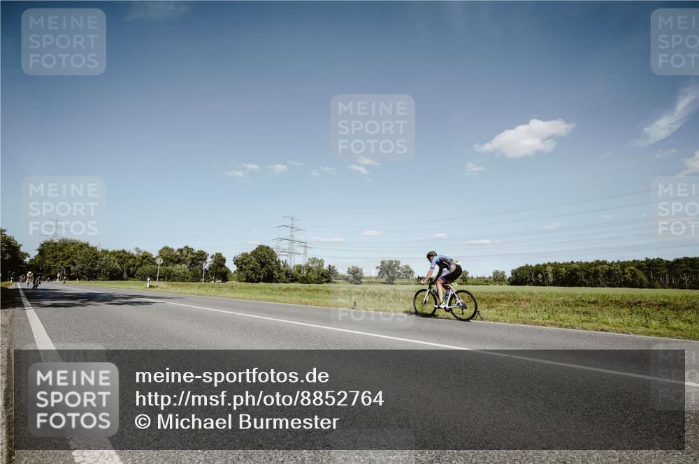07.09.2025 - 19. Norderstedt Triathlon Michael Burmester http://msf.ph/oto/8852764 07.09.2025 14:38:27 Radfahren 877 meine-sportfotos.de