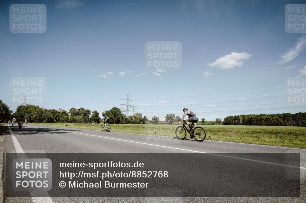 07.09.2025 - 19. Norderstedt Triathlon Michael Burmester http://msf.ph/oto/8852768 07.09.2025 14:38:28 Radfahren 422, 877 meine-sportfotos.de