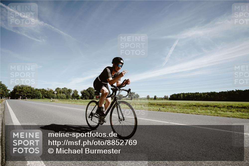 07.09.2025 - 19. Norderstedt Triathlon Michael Burmester http://msf.ph/oto/8852769 07.09.2025 11:39:22 Radfahren 729, 859 meine-sportfotos.de