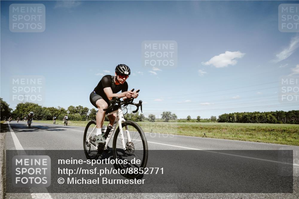07.09.2025 - 19. Norderstedt Triathlon Michael Burmester http://msf.ph/oto/8852771 07.09.2025 14:38:30 Radfahren 422, 877 meine-sportfotos.de