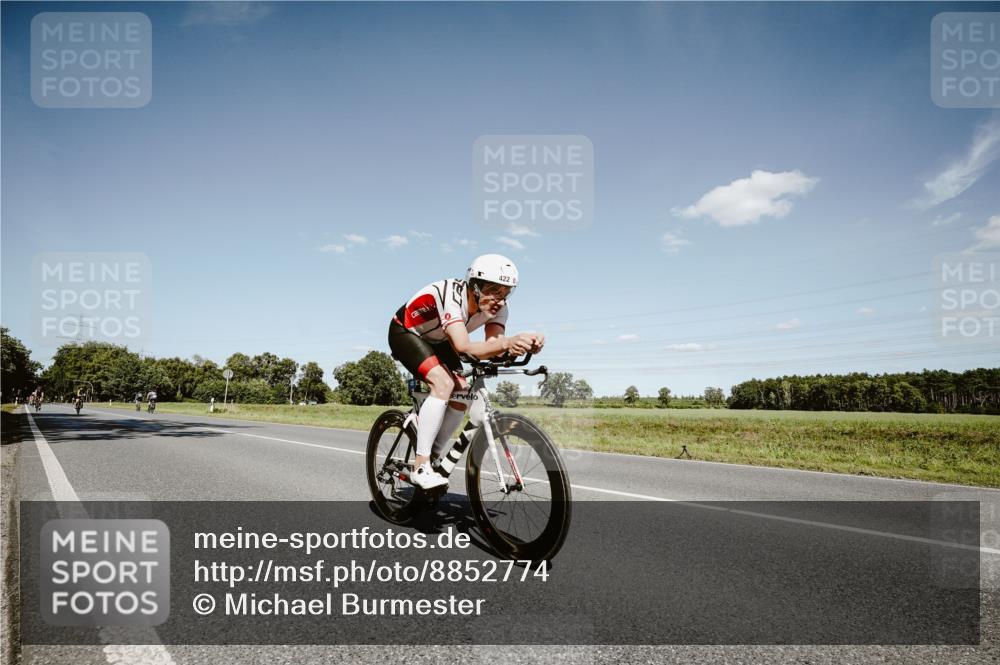 07.09.2025 - 19. Norderstedt Triathlon Michael Burmester http://msf.ph/oto/8852774 07.09.2025 14:38:31 Radfahren 422, 877 meine-sportfotos.de
